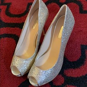 Guess high heeled pumps